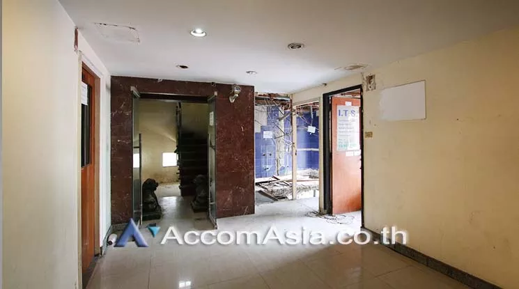 unit Office space For Rent in Ploenchit, Bangkok  near BTS Ploenchit (AA18663)